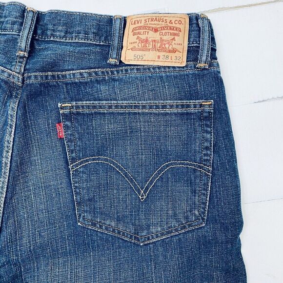 Levis 505 Mens Jeans Regular Straight Fit 38 x 32 Blue Dark Wash 100% Cotton - Picture 1 of 16